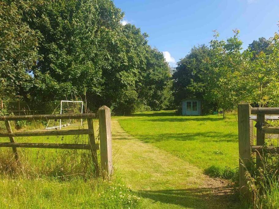 Nature Charm & Fruit Delights, Multi-Generation Celebratory Home -Try, Relax, Repeat - Sellindge Ashford  Esterno foto