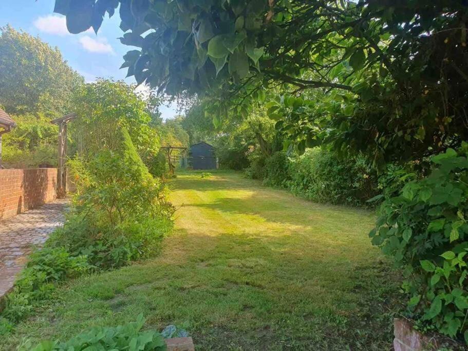 Nature Charm & Fruit Delights, Multi-Generation Celebratory Home -Try, Relax, Repeat - Sellindge Ashford  Esterno foto